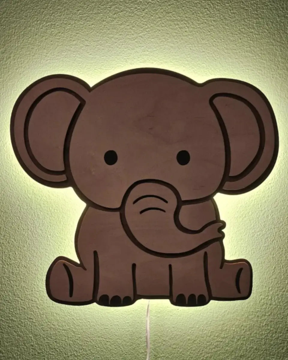 Elefantti lampunvarjostin vihreällä seinällä