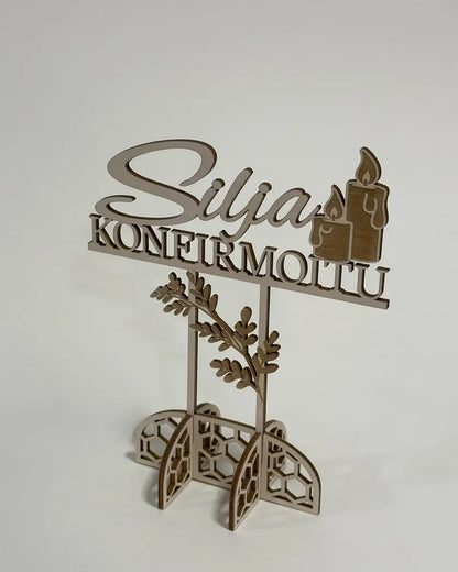 Konfirmoitu kakunkoriste kynttilällä