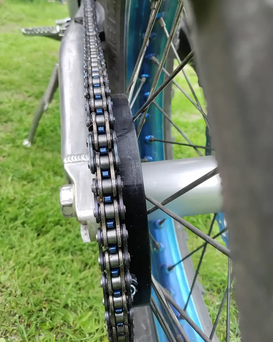 TM Ketjutuki lähikuva vasemmalta